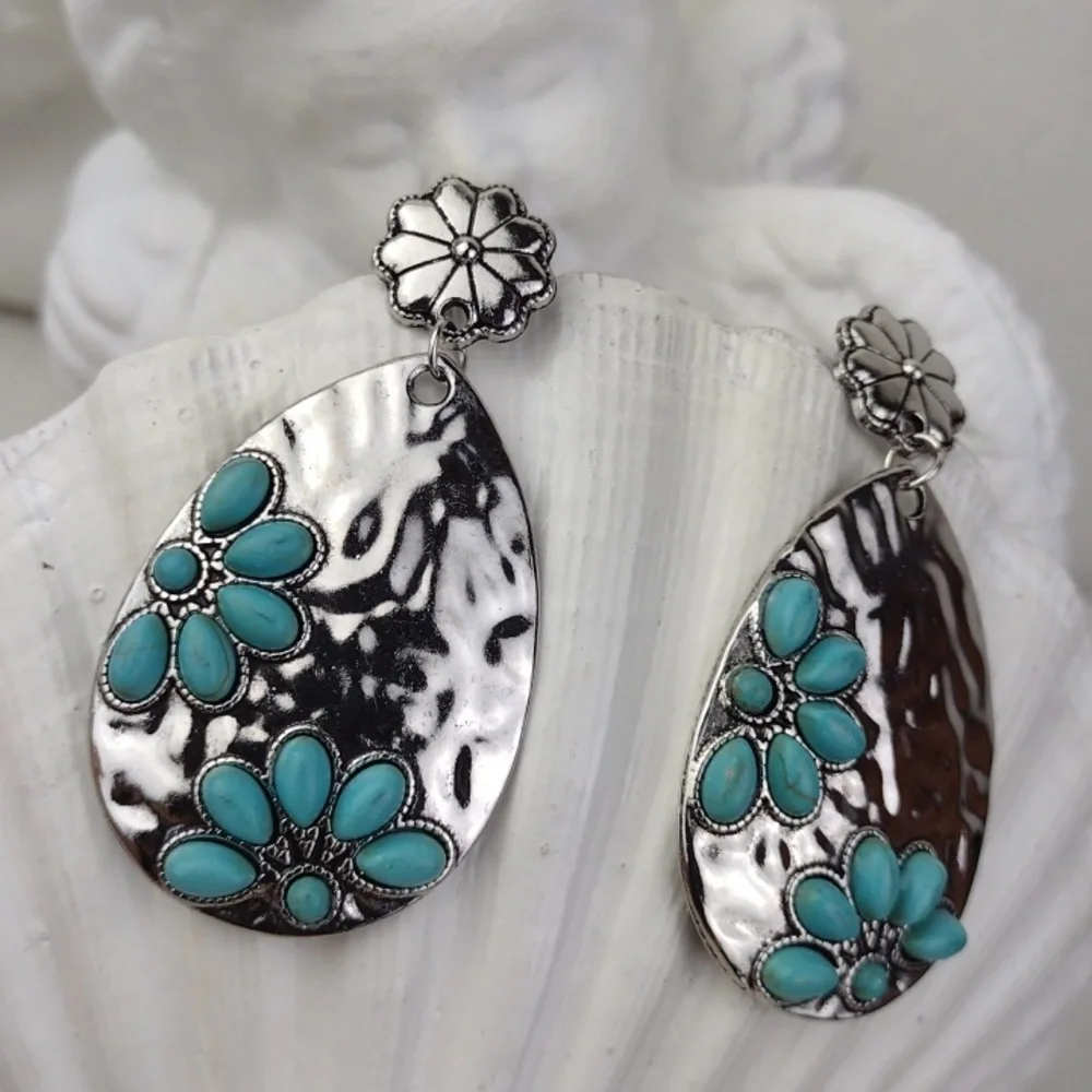 Hammered & Silver & Turquoise silver tone